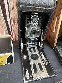 Lot of 6 Antique Cameras Kodak (Twindar Jiffy, Brownie, Hawkeye), Spartus